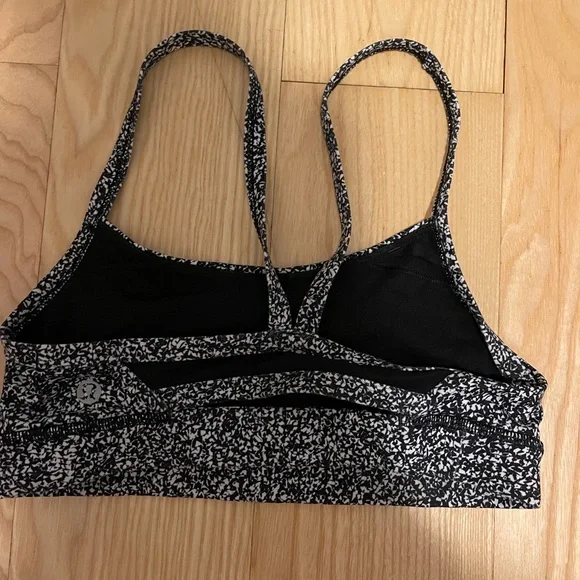 LULU LEMON SPORTS BRA, size 4 - Picture 2 of 3